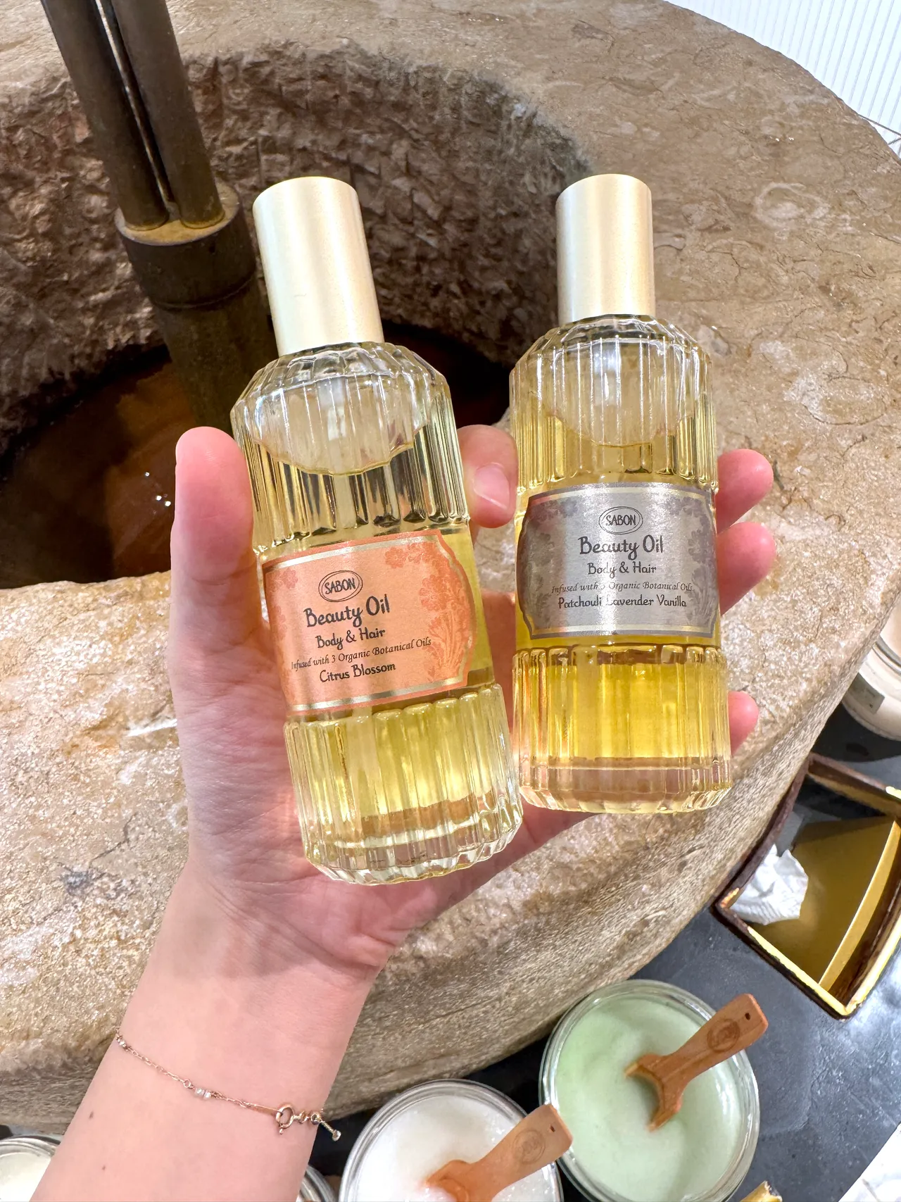 SABON保湿光萃油,100ml/1880元。张家玲摄