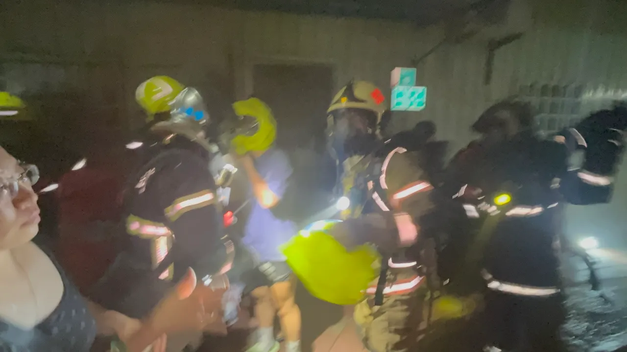 西宁街发生住宅火警,5人获救,但妈妈已被烧死。翻摄画面