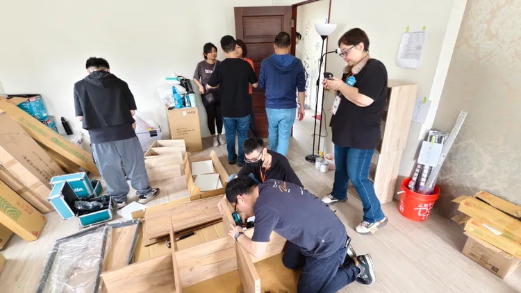 特力屋志工群前往世展會位於宜蘭的兒少服務據點，為偏鄉弱勢孩子們的第二個家進行裝修及換新升級。業者提供