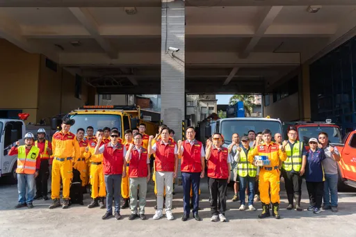 同島一命共度難關 竹市特搜與重機具團隊赴花蓮支援
