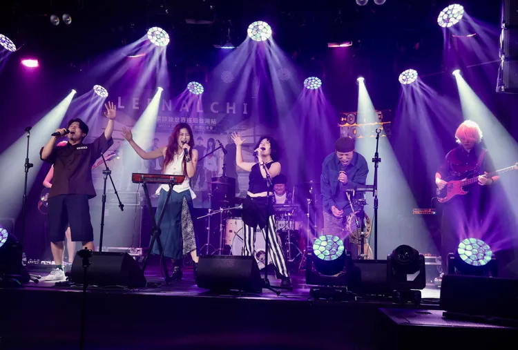 Leenalchi樂團主唱朴修範（左起）、貝斯手二哉、主唱崔秀印、主唱羅瑞榗、主唱安二鎬、團長張領圭等預告明年台灣個唱登場。樂吉事達提供