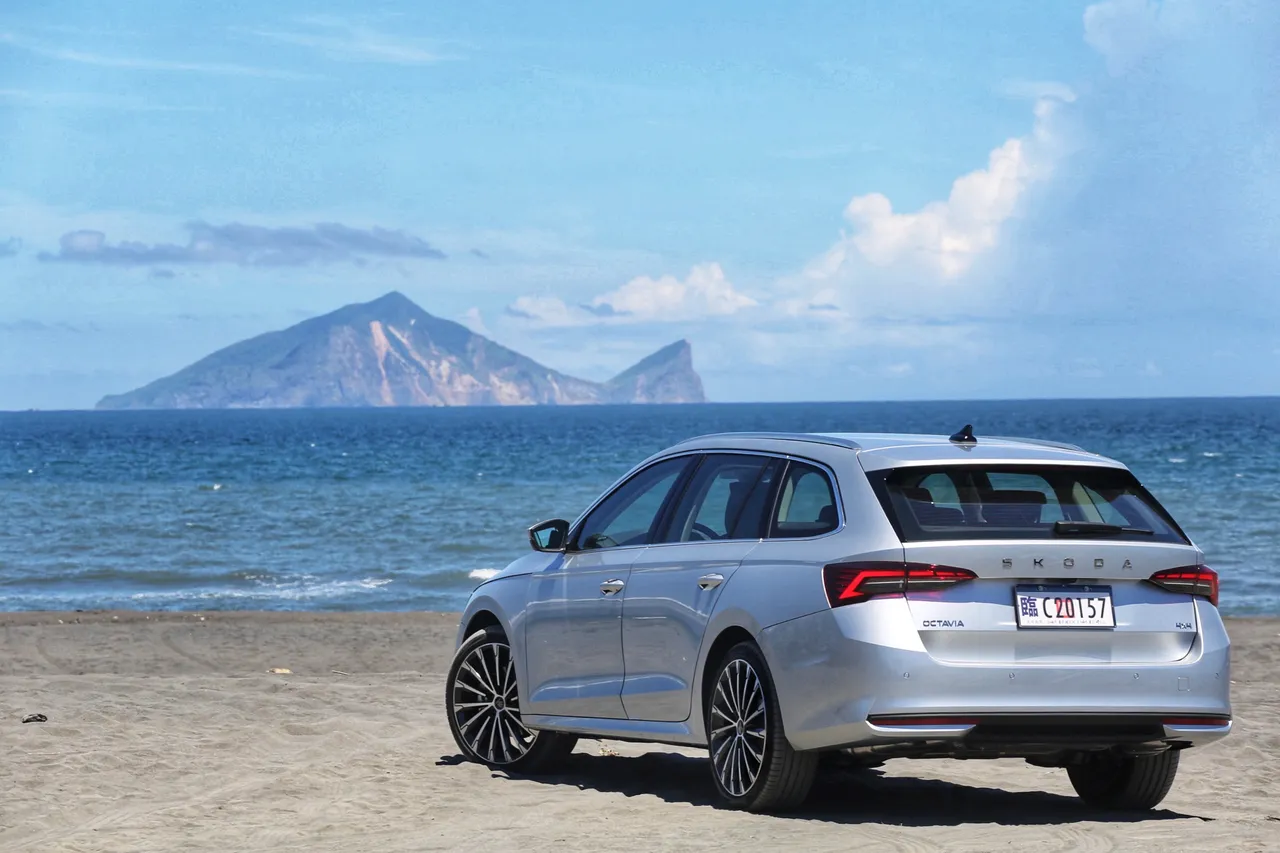 无论日常代步、家庭出游或山路操驾,Škoda Octavia Combi 2.0 TSI 4x4都能展现均衡表现,是一款「能载、能跑、能安心」的全能旅行车之选。林浩升摄