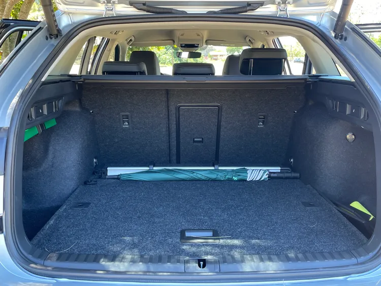 Octavia Combi 行李廂標準容積達640公升，日常購物或全家出遊的行李都能輕鬆裝下。林浩昇攝