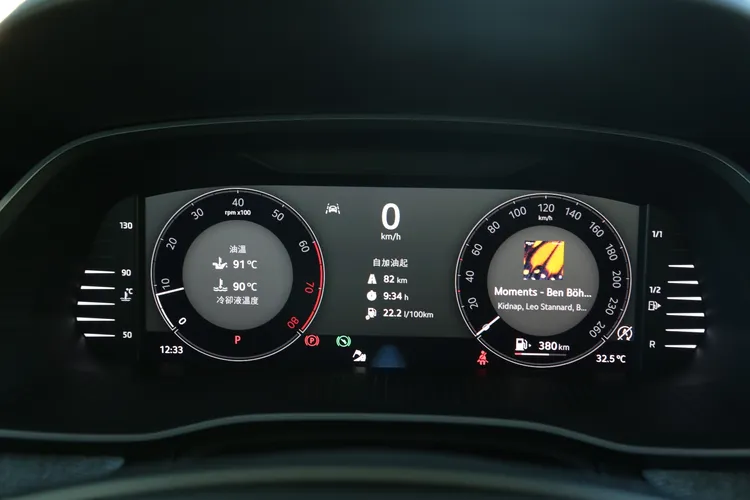 10 吋數位儀表支援多模式切換，駕駛可直覺掌握多元行車資訊。林浩昇攝