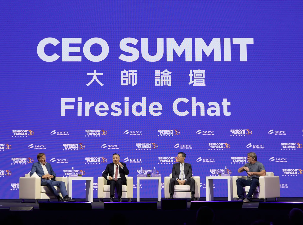CEO Summit大师论坛炉边对谈,由日月光执行长吴田玉、TSIA理事长侯永清主持,英飞凌与Tenstorrent执行长共同探讨台湾战略角色。SEMI提供