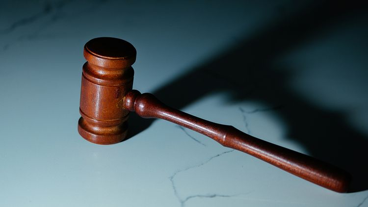 老公7分鐘把老婆打到毀容險死　法官輕判竟稱「理解他為何暴怒」