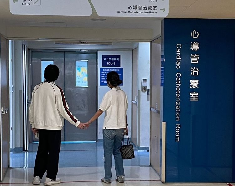 獨家直擊｜75歲國寶級藝人林光寧呼吸困難送醫　女婿蕭敬騰緊握Summer焦急守候