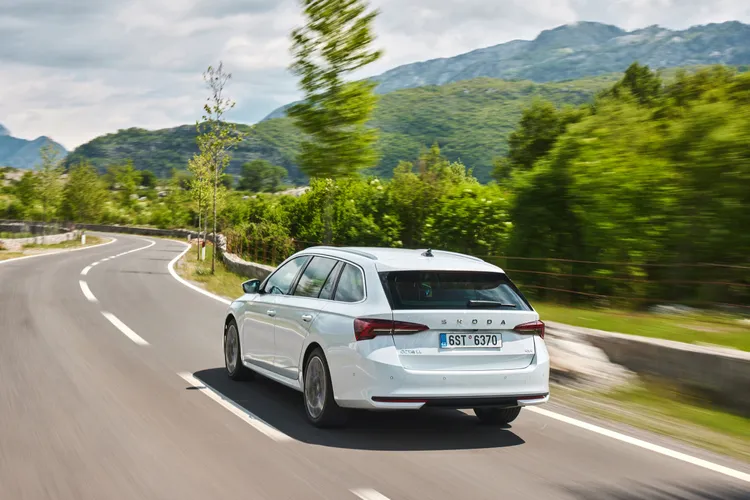 Octavia Combi 2.0 TSI 4x4動力核心為EA888系列2.0升TSI渦輪增壓汽油引擎，輸出204hp與320Nm。業者提供