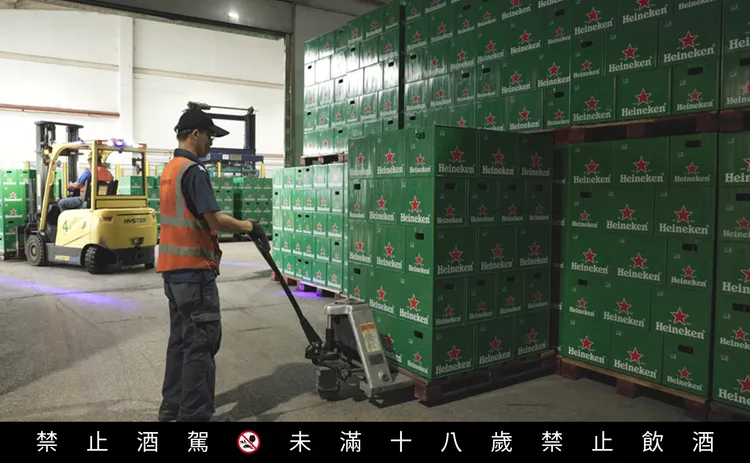 海尼根在台使用可重複使用啤酒籃，一年可取代110萬個傳統紙箱。品牌提供