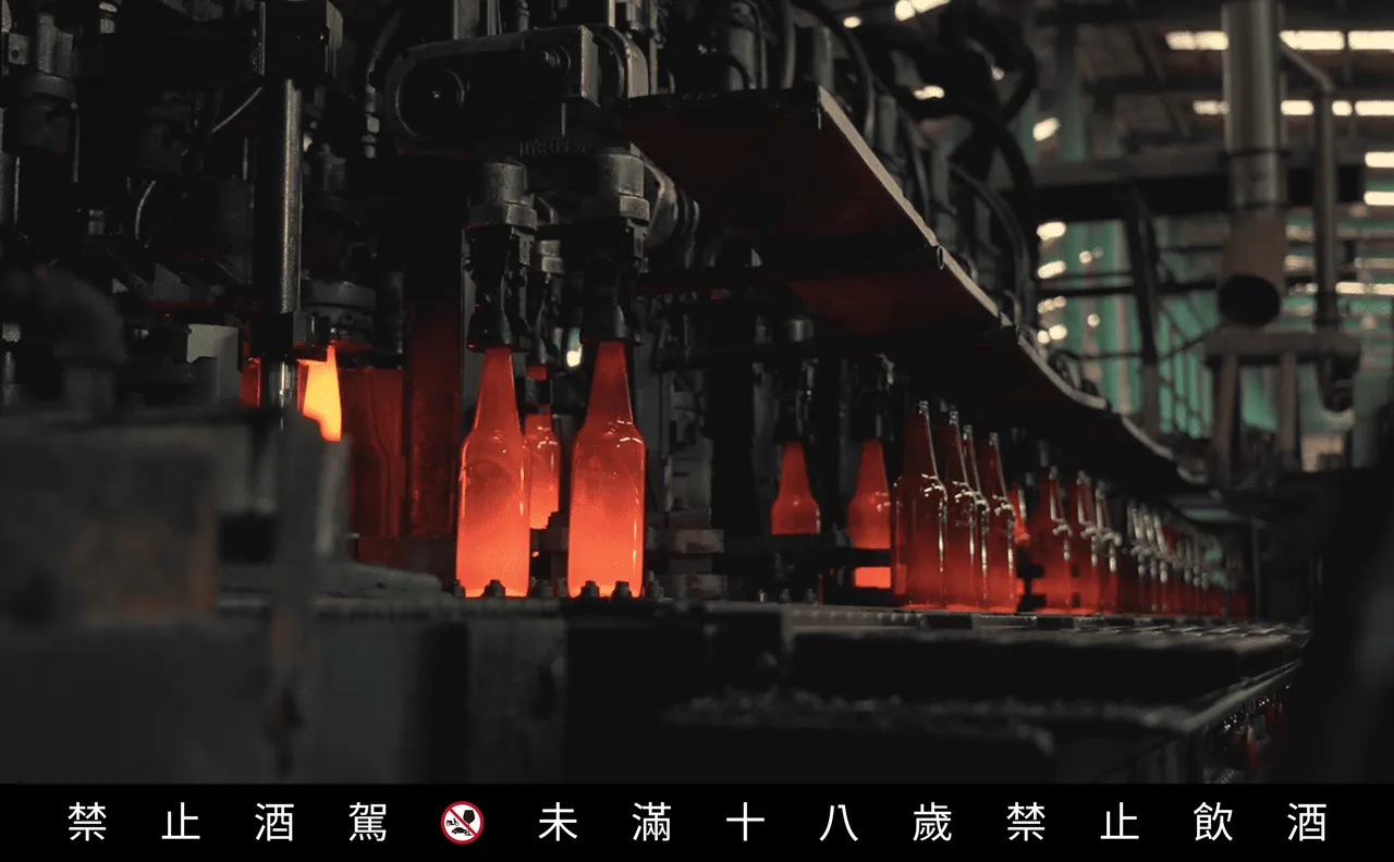 海尼根新一代绿色啤酒瓶是以 70% 回收玻璃制成。品牌提供