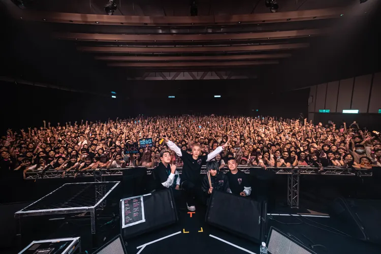 周湯豪搖滾開唱，現場座無虛席。環球音樂提供