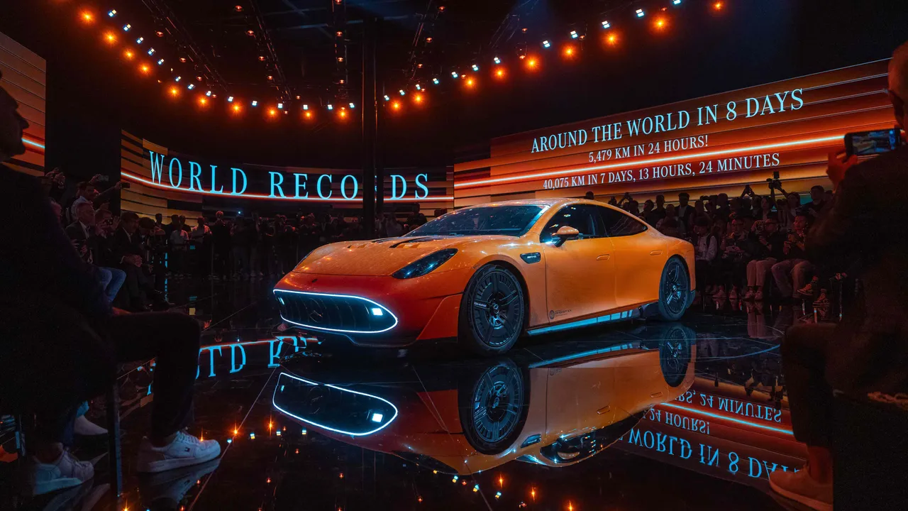 Mercedes-AMG CONCEPT AMG GT XX在义大利Nardò高速赛道24小时奔驰5,479公里,7天13小时内完成40,075公里。业者提供