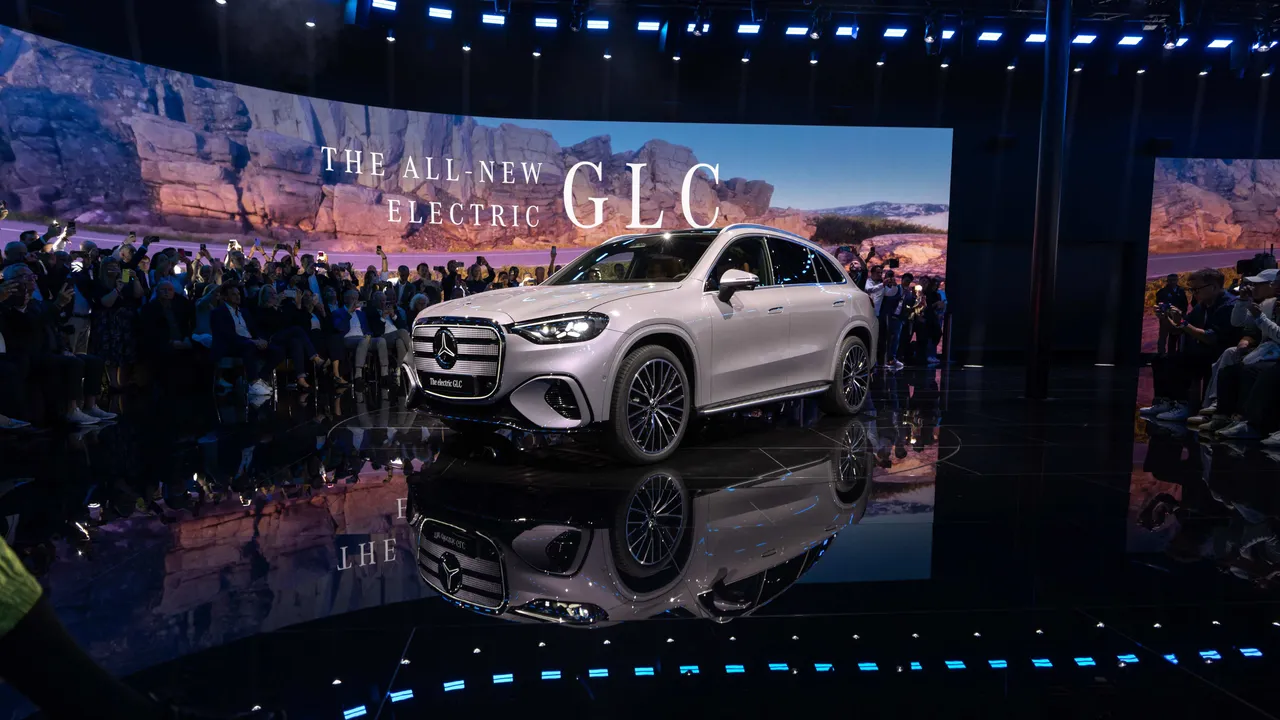 全新electric GLC采800V纯电平台MB.EA,WLTP续航可达713公里,并支援330kW超高速充电。业者提供
