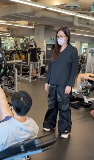 王祖賢還是留著招牌黑長直。翻攝Animal based diet小紅書