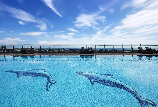 花蓮福容大飯店池畔共享太平洋美景。業者提供