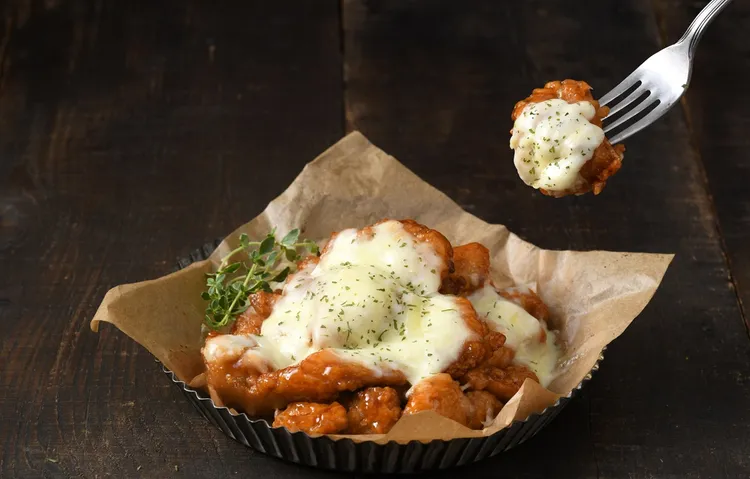 11/14前到「西堤牛排」拍照上傳社群，就招待「BBQ醬烤起司炸雞」1份。王品集團提供