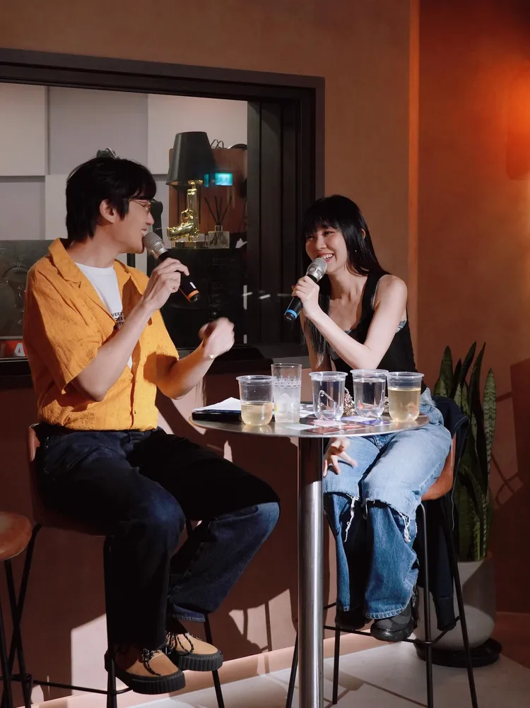 白安（右）在談感謝名單不小心漏了宇宙人小玉。相信音樂提供