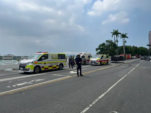 转弯出人命!祖孙3人骑车遭撞 母女送医不治、3岁孙女抢救中