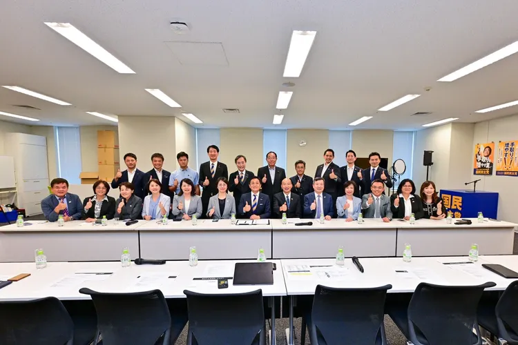 立法院長韓國瑜於日本時間9月26日下午，率領立法院跨黨派委員代表團一行11人，在駐日大使李逸洋陪同下，前往眾議院拜會「國民民主黨」黨代表玉木雄一郎。立法院提供