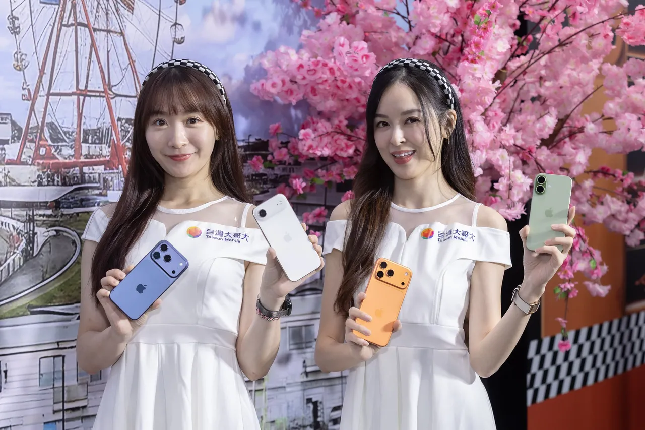 myfone網路門市再加碼優惠,即日起至9月30日止,於網路門市購買iPhone 17系列新機即可抽iPad Air 及愛瘋大禮包,搭配指定門號專案,最高享5,300元以上mo幣與電子禮券。