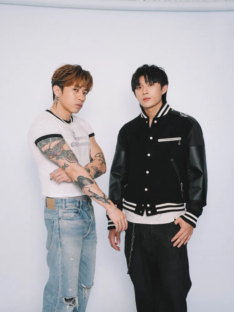 Juice Boy(右)與Tyson Yoshi(左)同框留念。華納音樂提供