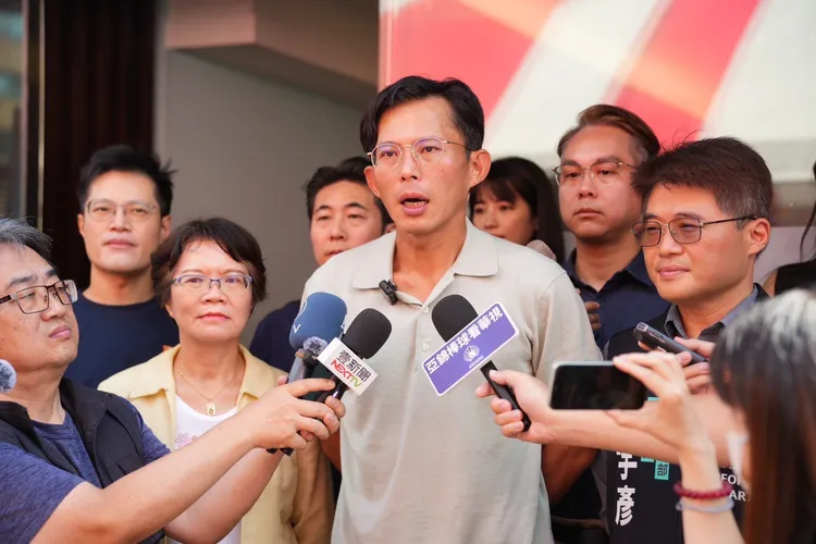 黃國昌被指雇用狗仔，爭議持續擴大。民眾黨提供