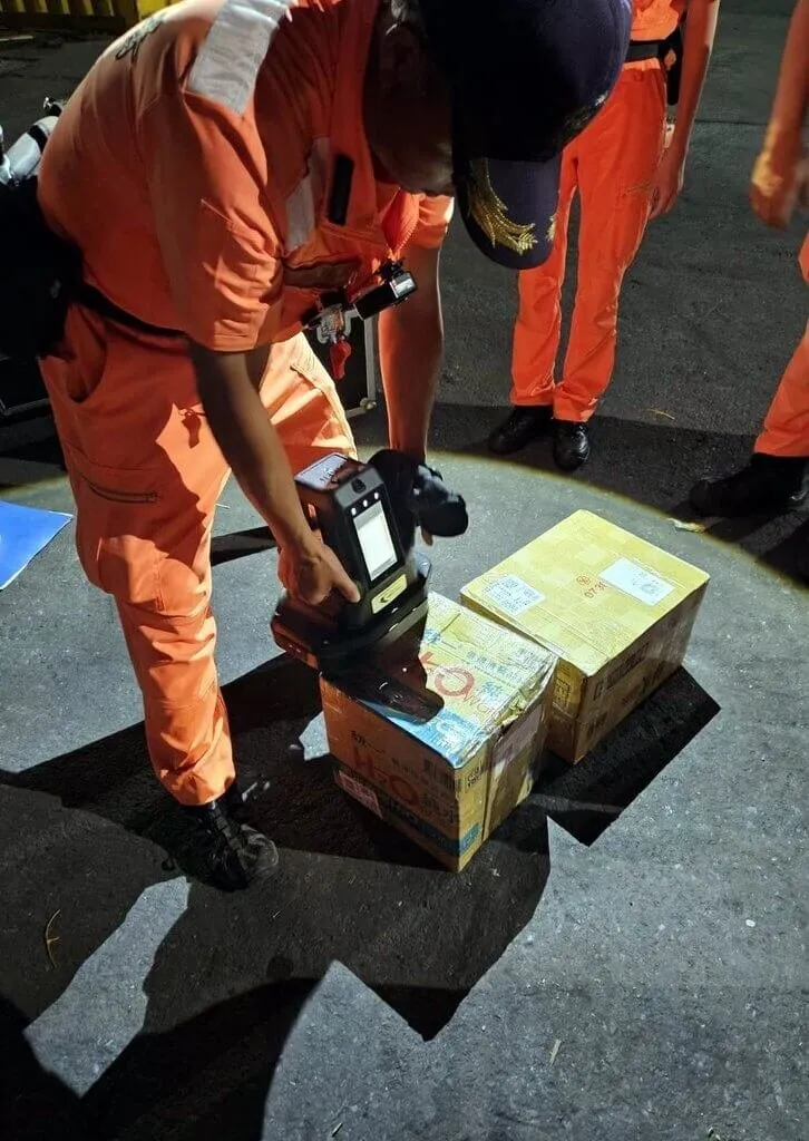 海巡署第四岸巡隊執行嘉義布袋商港的貨檢勤務，1週以來查獲4件違禁品案。翻攝畫面