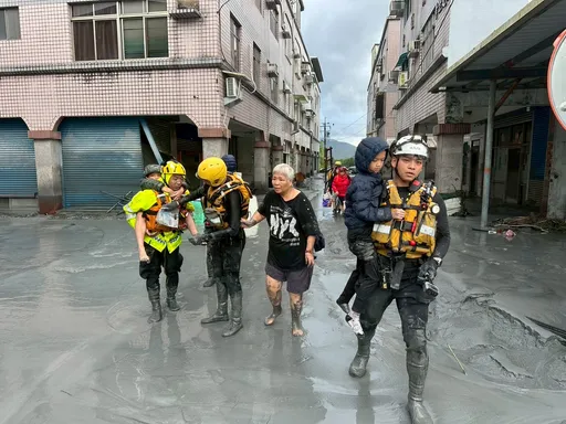 花蓮災區物資塞爆「最缺這項」!志工與替代道路資訊一次看