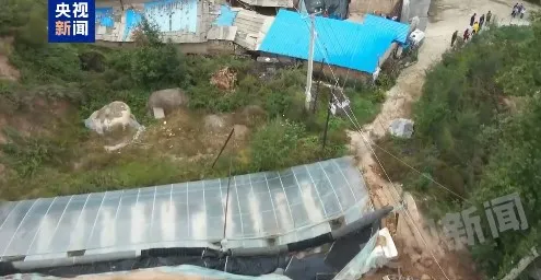 甘肃地震造成至少3500间房屋毁损。翻摄中国央视新闻