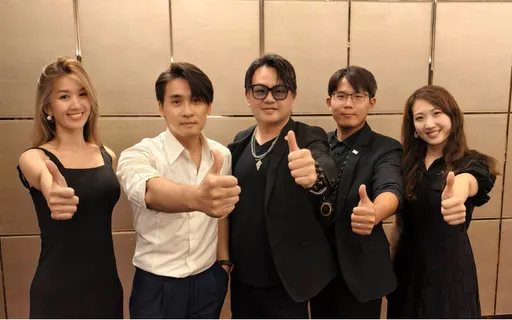 企業家老闆跨界歌壇邀兒子入鏡 同框扶輪社麻吉撞臉山寨黃國昌
