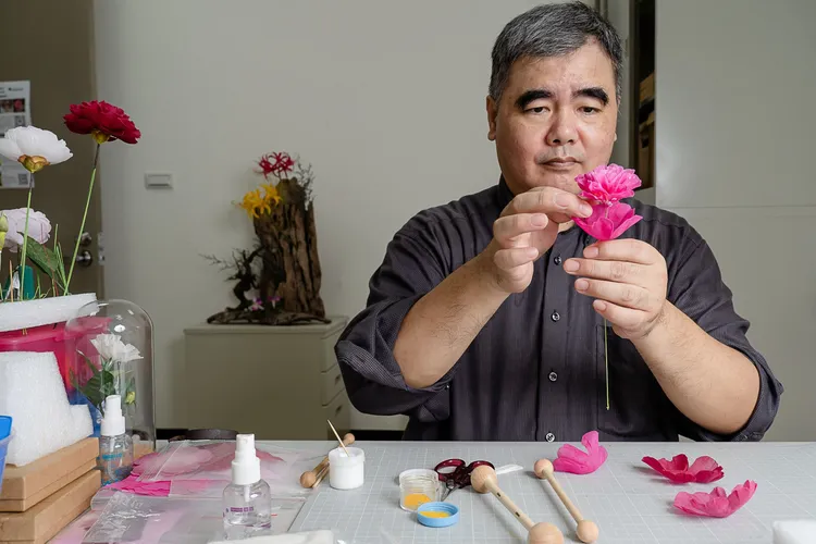 北投晶泉丰旅邀請國寶級蓪草藝術家陳建華進駐，展現匠心工藝與文化底蘊。晶泉丰旅提供