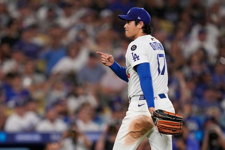 大谷翔平二刀流拚到穿「破球褲」投球！日球星：少棒才會這樣
