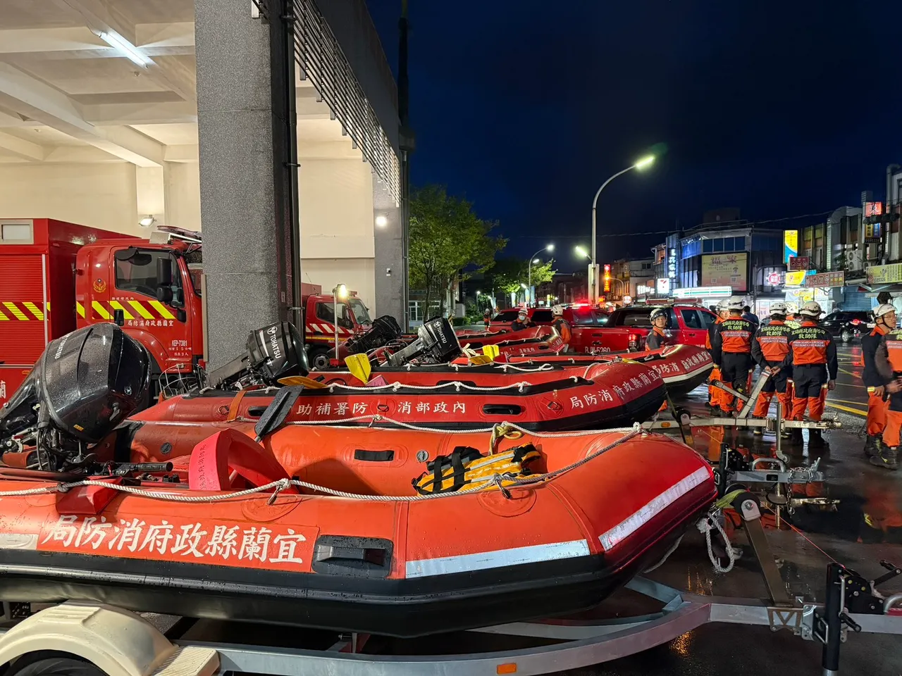 宜兰县府派出15人前往花莲协助救灾。翻摄照片