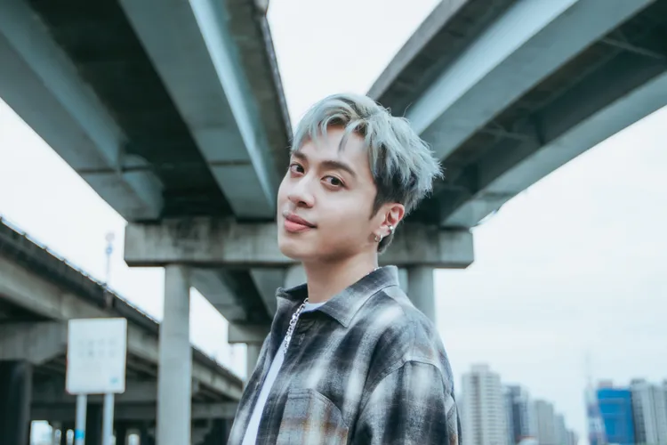 潘宇謙為挑戰MV一鏡到底，從凌晨3點就起來備戰。認可音樂提供