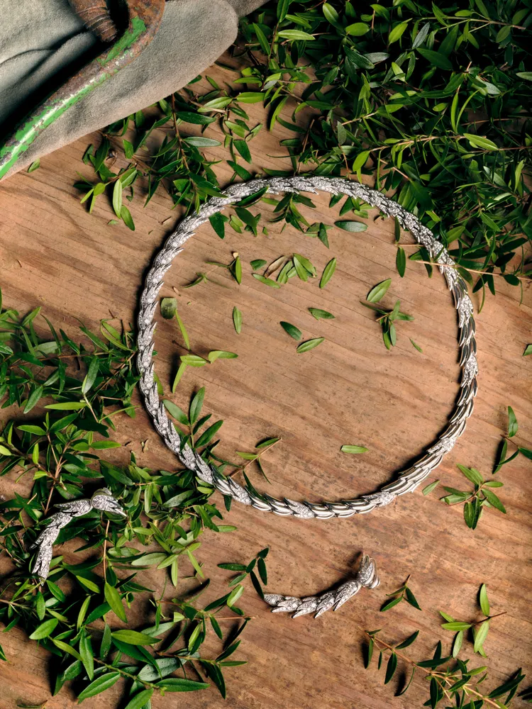 Bird on a Rock by Tiffany石上鳥珠寶系列Wings鉑金項鍊及耳環，。品牌提供