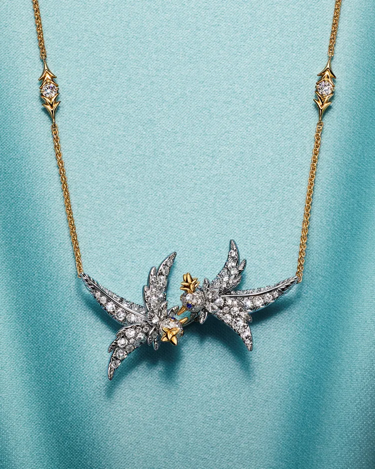 Bird on a Rock by Tiffany 石上鳥珠寶系列 Lovebirds 鏈墜，111萬5000元。品牌提供