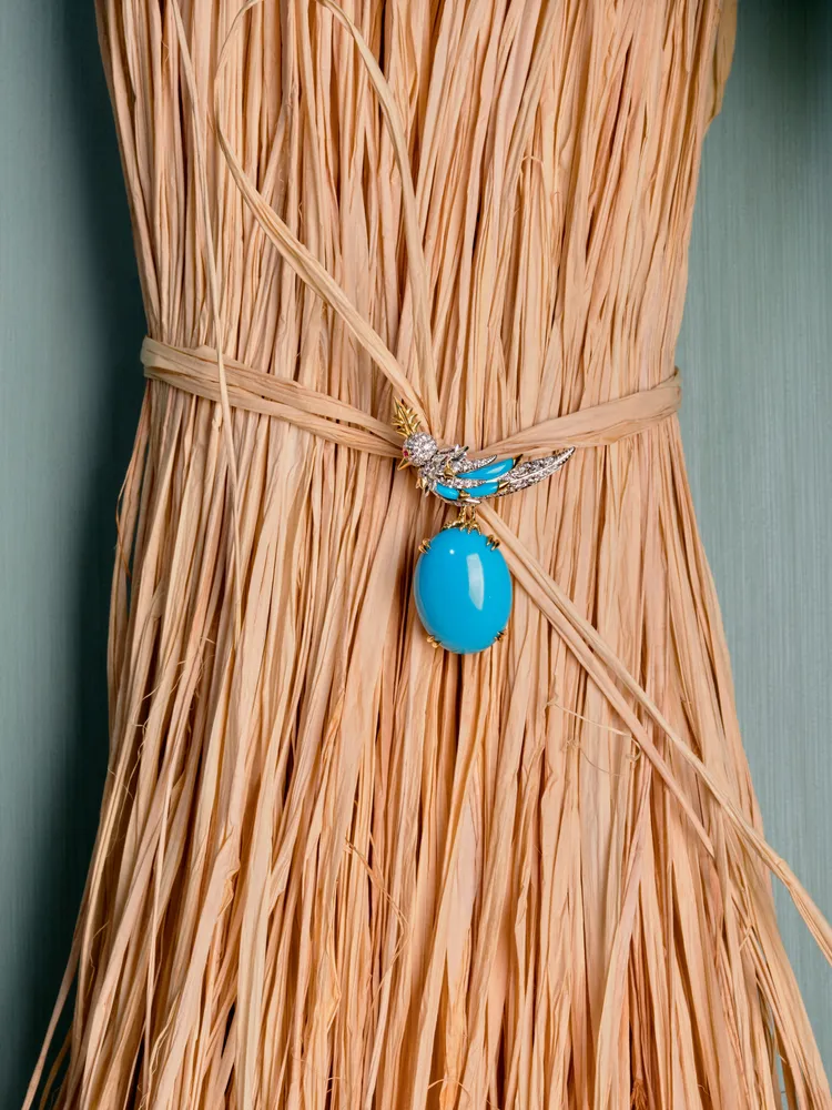 Bird on a Rock by Tiffany 石上鳥高級珠寶系列綠松石胸針。品牌提供