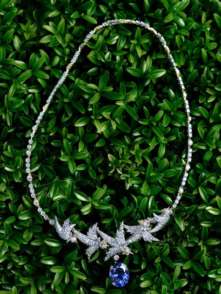 Bird on a Rock by Tiffany 石上鳥高級珠寶系列坦桑石鑽石項鍊。品牌提供