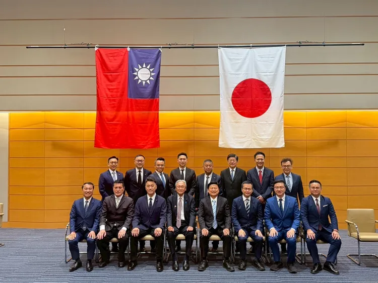 國民黨立院黨團總召傅崐萁今天(4日)率領27位黨籍立委赴日本，在東京眾議院第一議員會館與日本「日華懇談會」舉行會談，商討台灣能夠加入由日本主導的CPTPP及天然災害的相互合作支援等議題。國民團提供