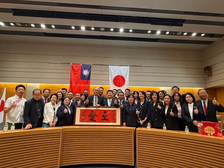 國民黨立院黨團總召傅崐萁今天(4日)率領27位黨籍立委赴日本，在東京眾議院第一議員會館與日本「日華懇談會」舉行會談，商討台灣能夠加入由日本主導的CPTPP及天然災害的相互合作支援等議題。國民團提供