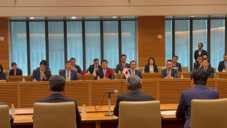 國民黨立院黨團總召傅崐萁今天(4日)率領27位黨籍立委赴日本，在東京眾議院第一議員會館與日本「日華懇談會」舉行會談，商討台灣能夠加入由日本主導的CPTPP及天然災害的相互合作支援等議題。國民團提供