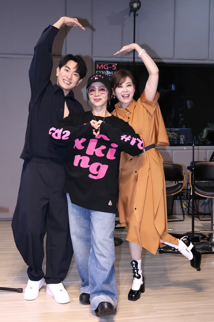 陳美鳳（中）擔任陳謙文和方馨公益演唱會嘉賓。彭欣偉攝