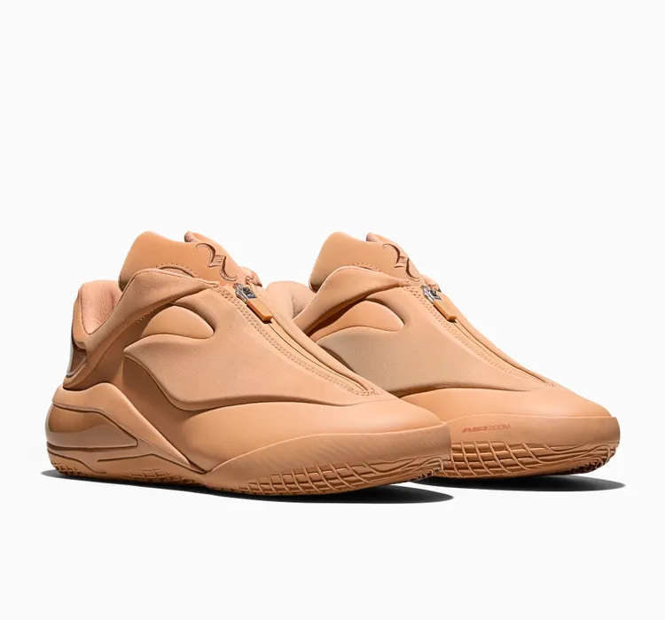 SHAI 001「FAMILY」系列Hail Clay配色，3980元。品牌提供