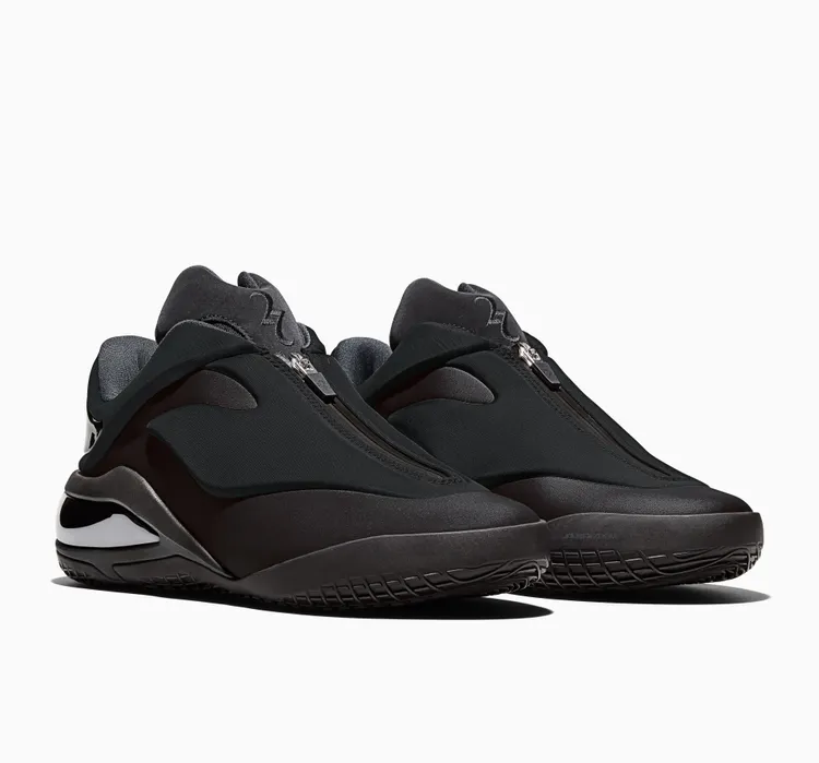 SHAI 001「FAMILY」系列Charm Black配色，3980元。品牌提供