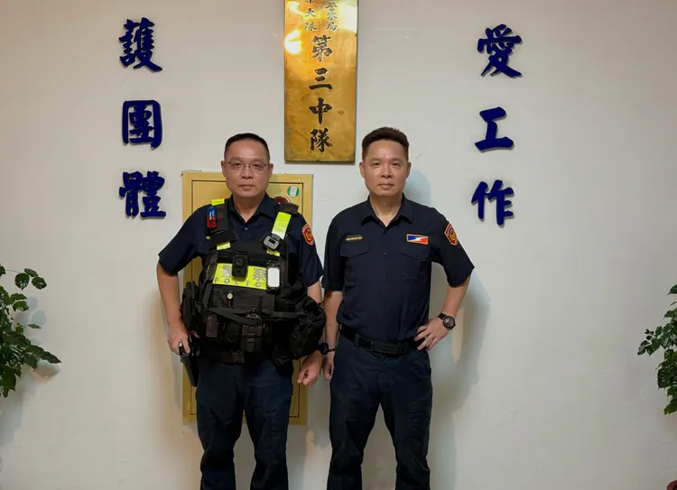 保安警察大隊雙胞胎小隊長(左起)楊守源、揚守滄。警方提供