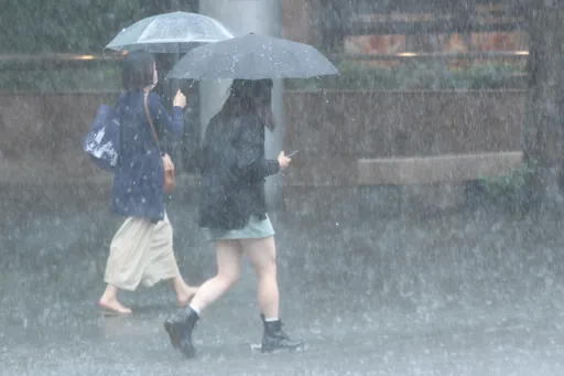 北市午后暴雨!8区发布警示 文山风雨最猛恐下冰雹