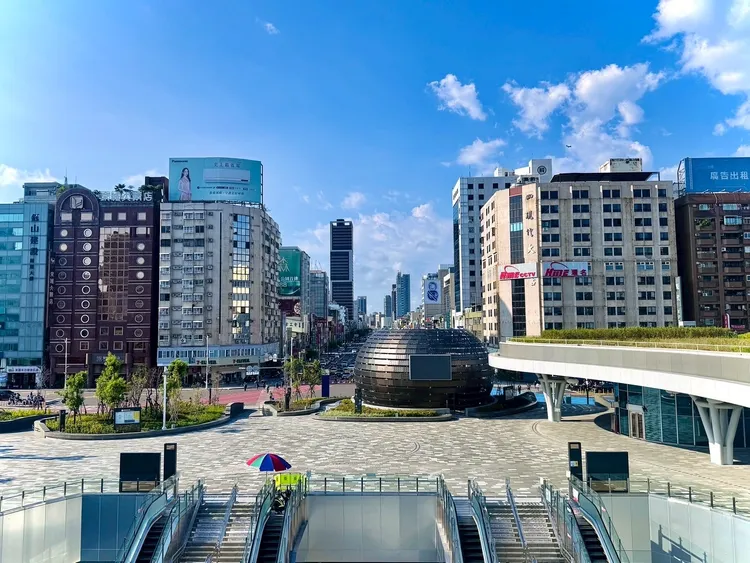 博愛一路靠近火車站週邊，近期有越來越多建設話題，逐漸回歸成置產熱點。信義房屋提供