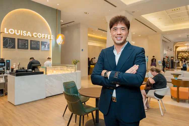 路易莎咖啡同步進駐美麗信花園酒店大廳，黃銘賢表示，預計明年中可上櫃。路易莎提供
