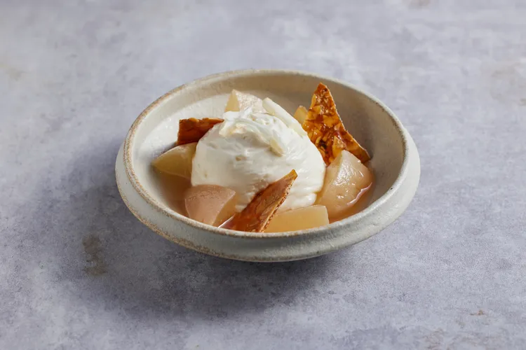 水蜜桃佐鮮奶油。業者提供