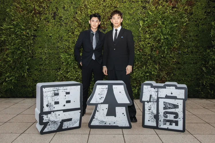 陳奕（左）和張立昂為戲努力健身。達騰娛樂提供